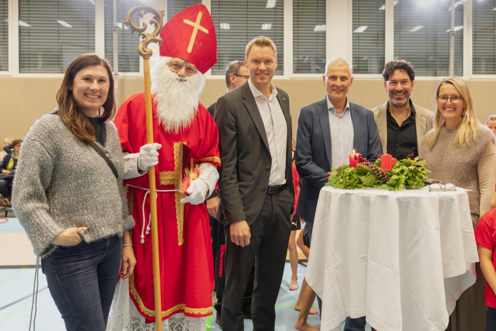 Erwachsene und der Nikolaus